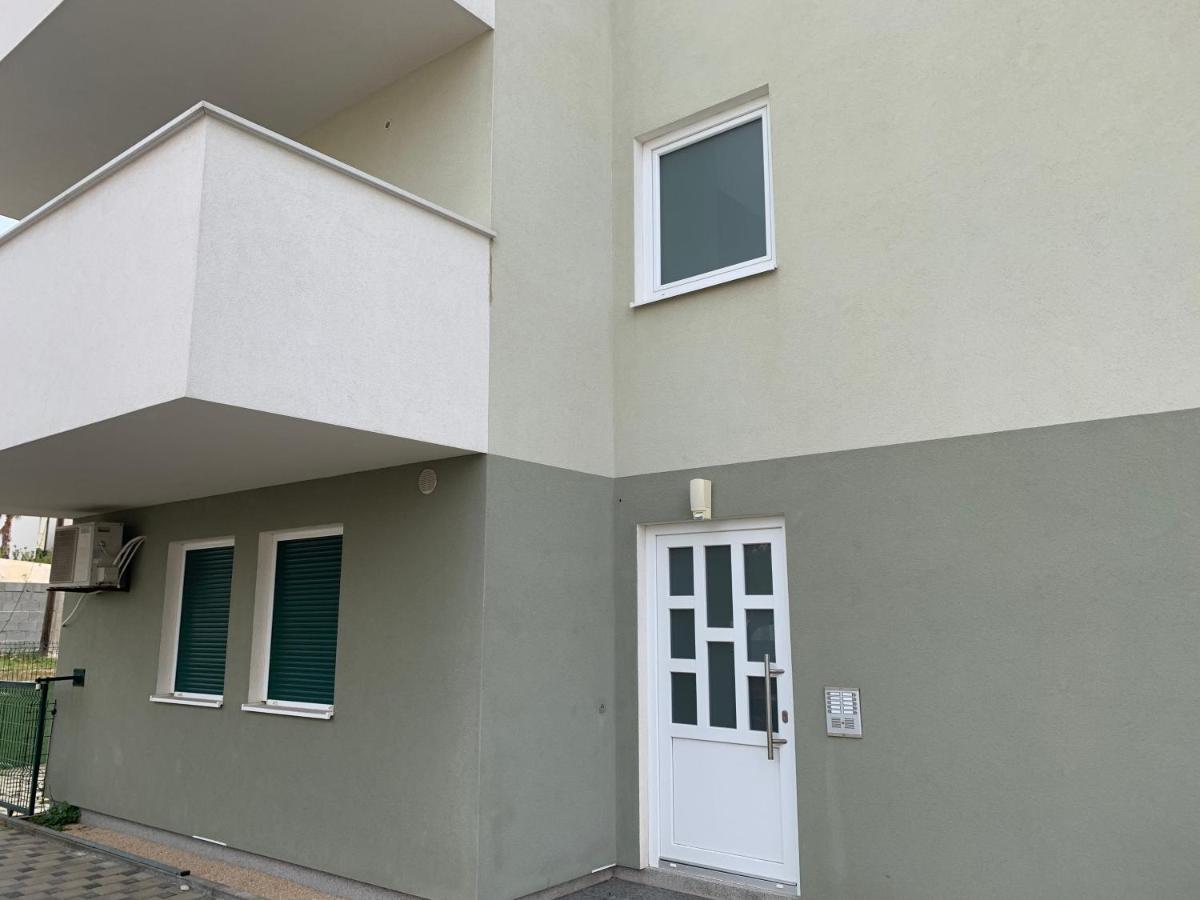 Apartman Toni ノヴァリャ エクステリア 写真